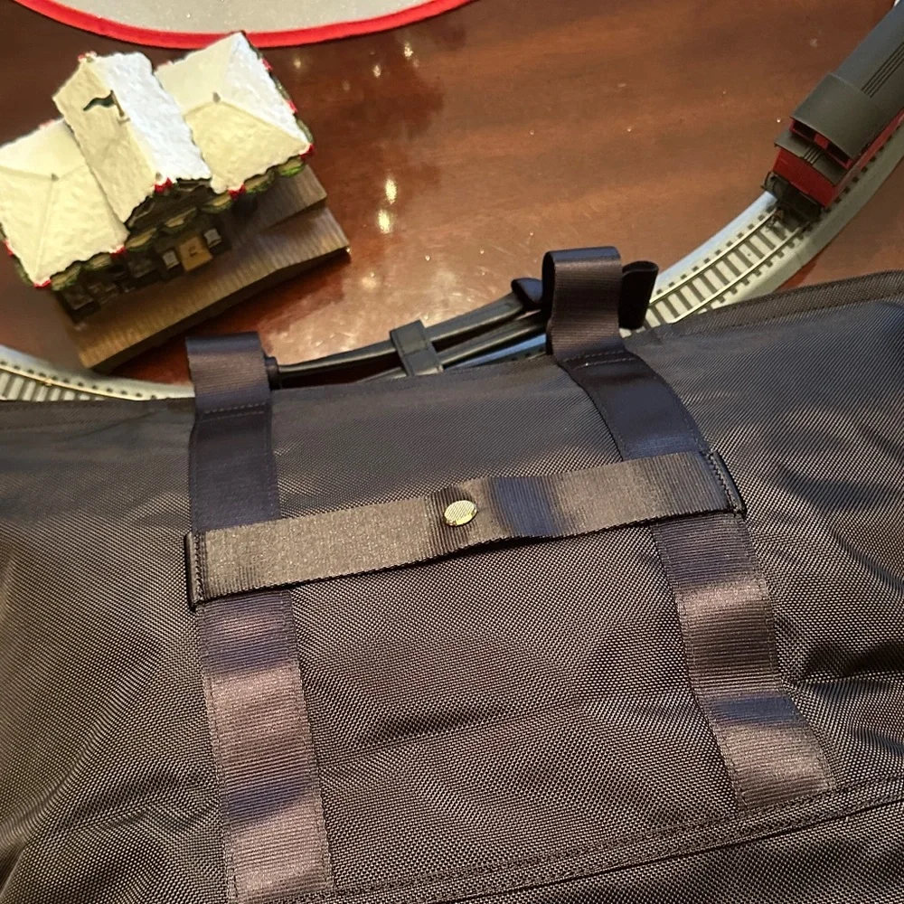 Tumi Gold and Black Duffel Bag New Without Tags great for summer travel 🧳 🏖️ ✈️